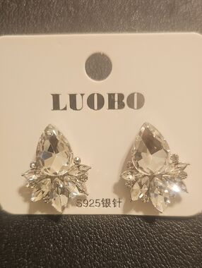 Clear Crystal Teardrop Cluster Stud Earrings